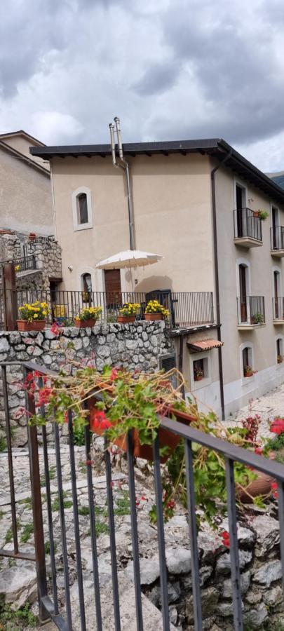Casa Vacanze Al Castello Villetta Barrea Exterior foto